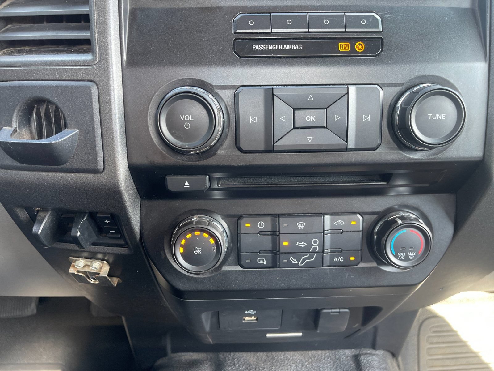 Used 2018 Ford F550 2WD Regular Cab Super Duty image 19