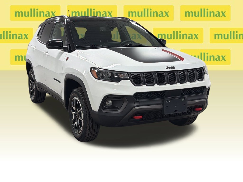 Used 2025 Jeep Compass Trailhawk AWD/4WD image 3