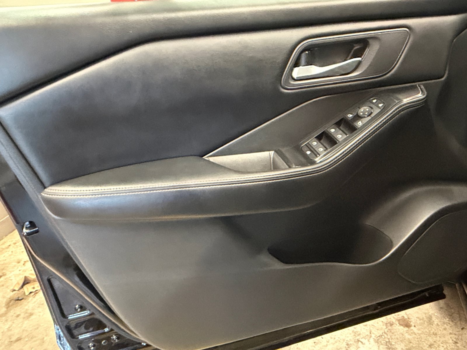 Used 2024 Nissan Rogue SV FWD image 26