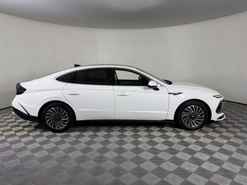 Used 2025 Hyundai Sonata Limited FWD image 5