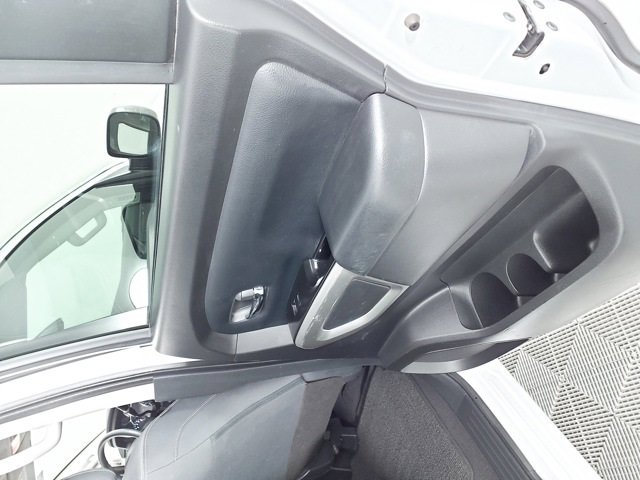 Used 2023 Nissan Titan SV image 27