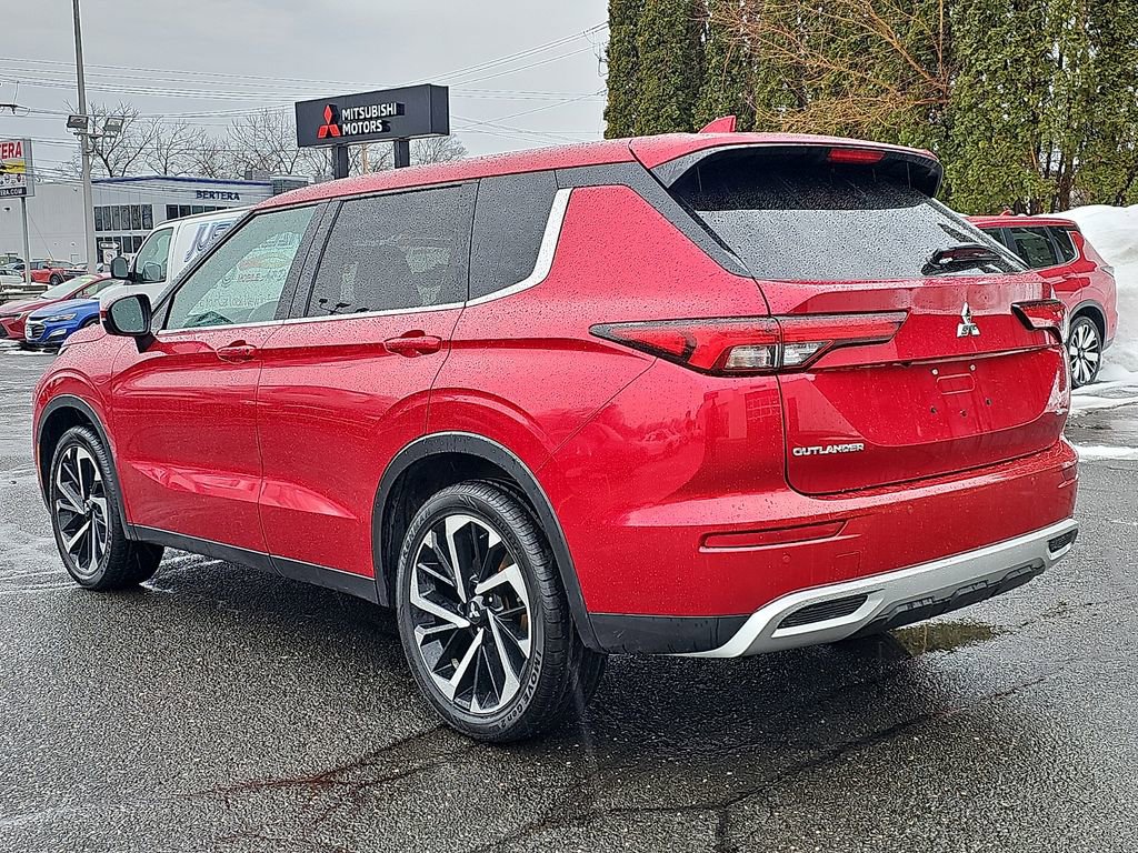 Used 2024 Mitsubishi Outlander SE image 4