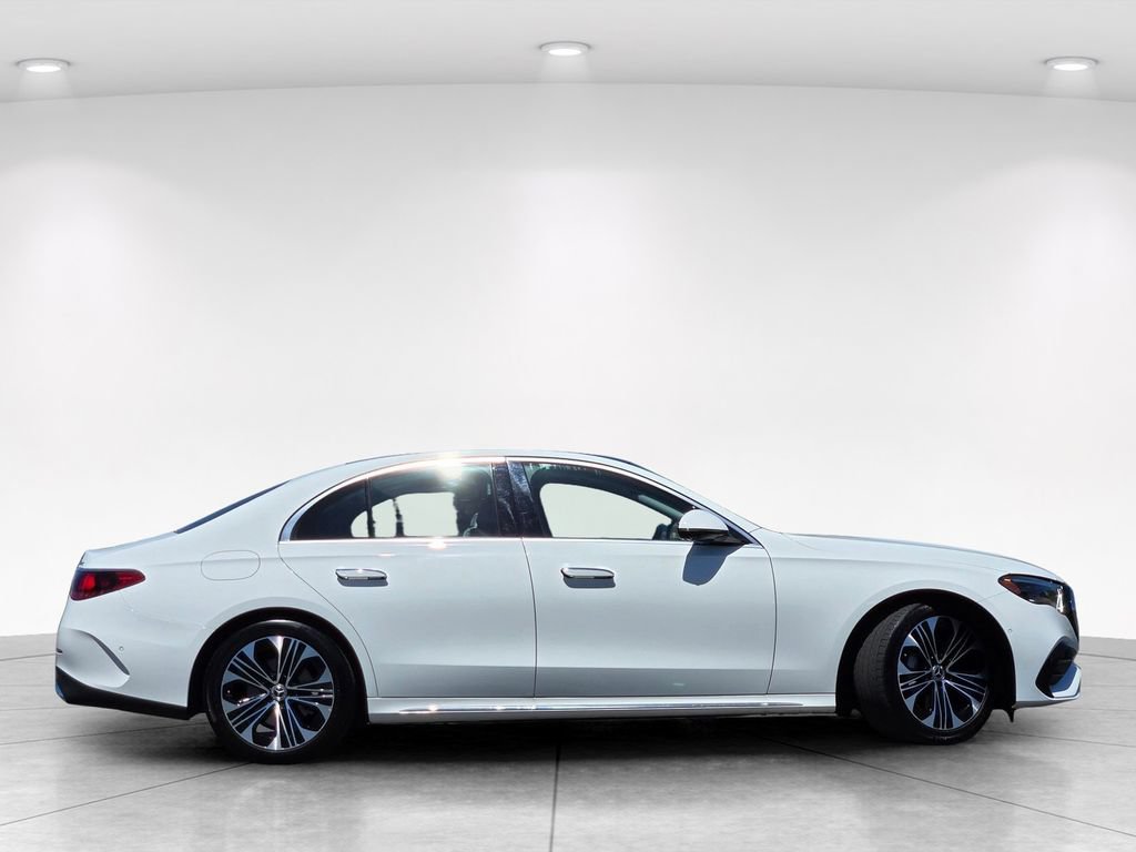 Used 2025 Mercedes-Benz E 350 4MATIC Sedan image 3