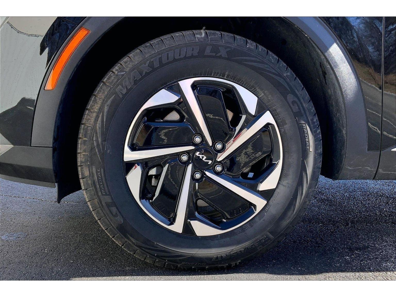 Used 2023 Kia Sportage LX image 8