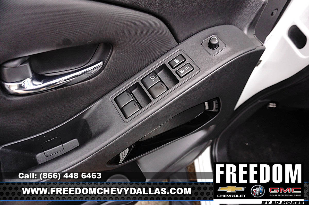 Used 2023 Nissan Frontier SV w/ Midnight Edition Package RWD image 33