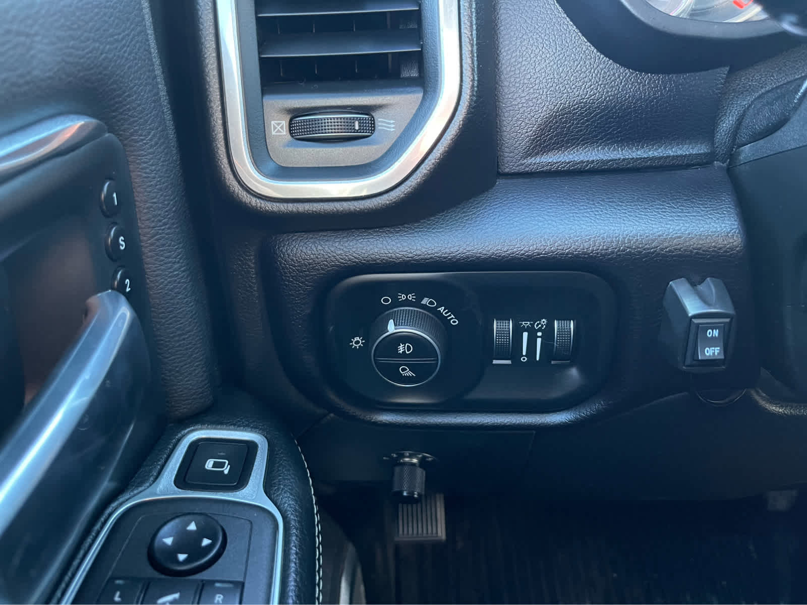 Used 2021 RAM 3500 Laramie image 19