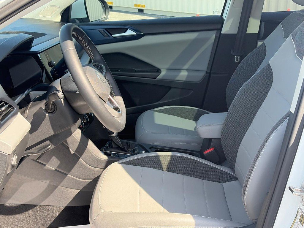 Certified 2023 Volkswagen Taos SE w/ Panoramic Sunroof Package AWD/4WD image 19