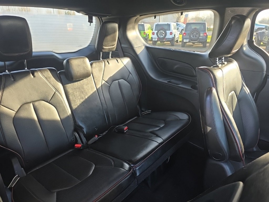 Certified 2020 Chrysler Pacifica Limited image 11