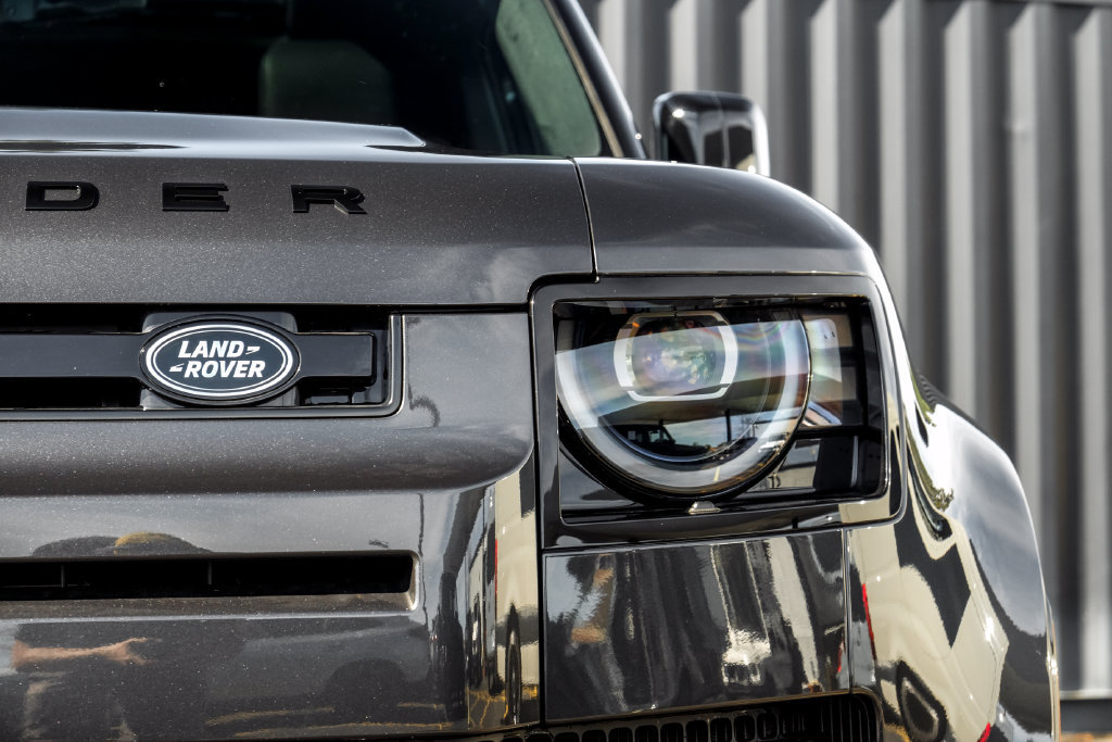 New 2026 Land Rover Defender 110 X-Dynamic SE AWD/4WD image 6