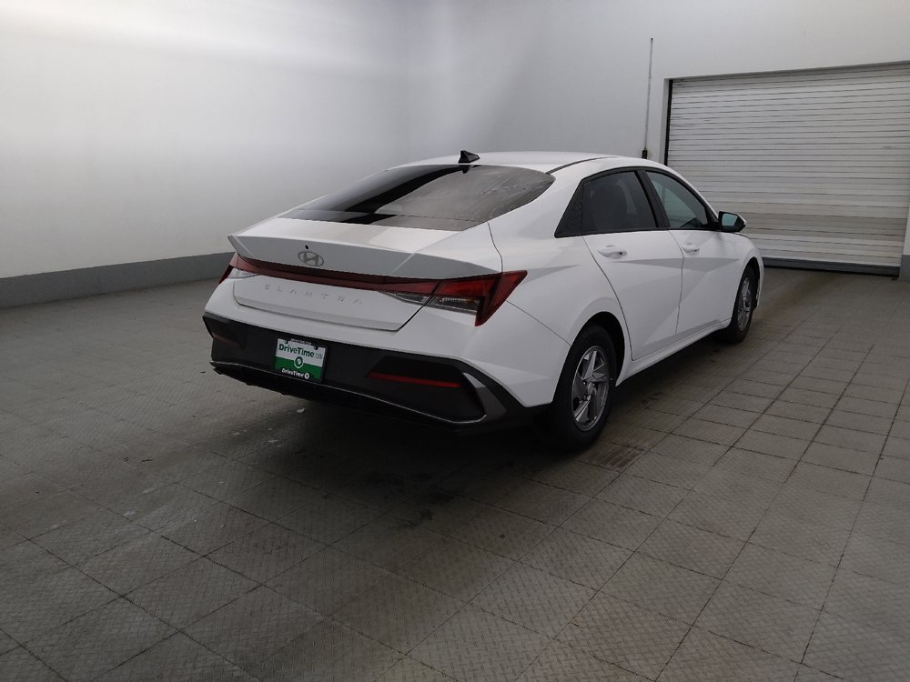 Used 2024 Hyundai Elantra SE FWD image 9
