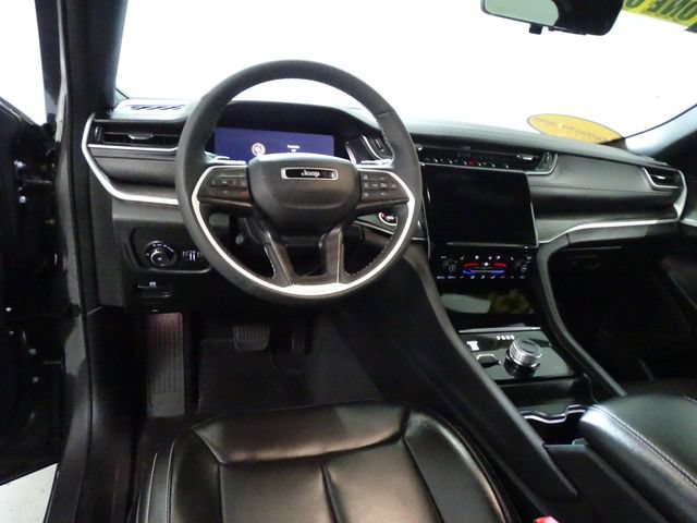 Certified 2025 Jeep Grand Cherokee Limited w/ Luxury Tech Group II AWD/4WD image 5
