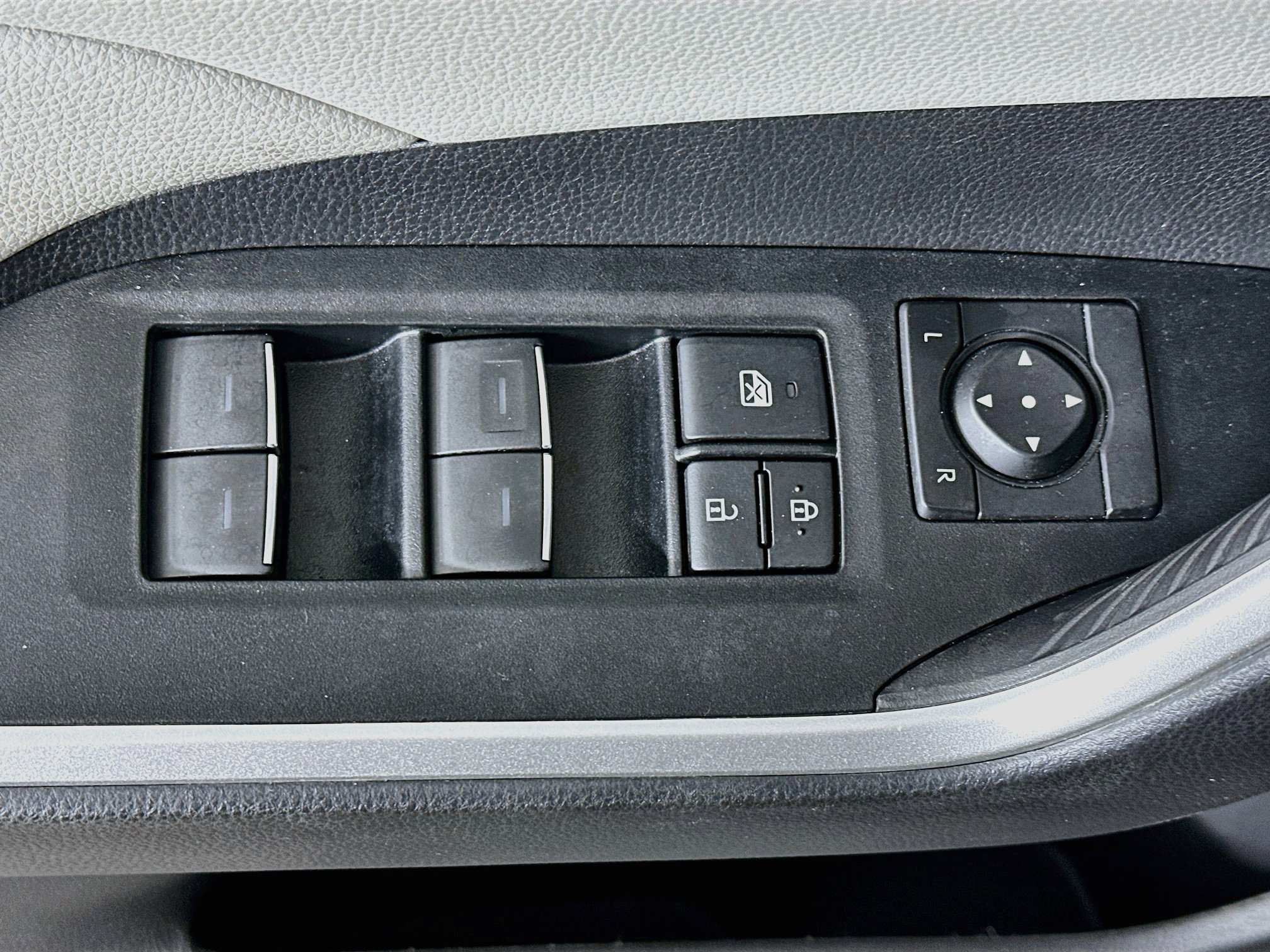 Used 2022 Toyota RAV4 XLE w/ Convenience Package AWD/4WD image 15