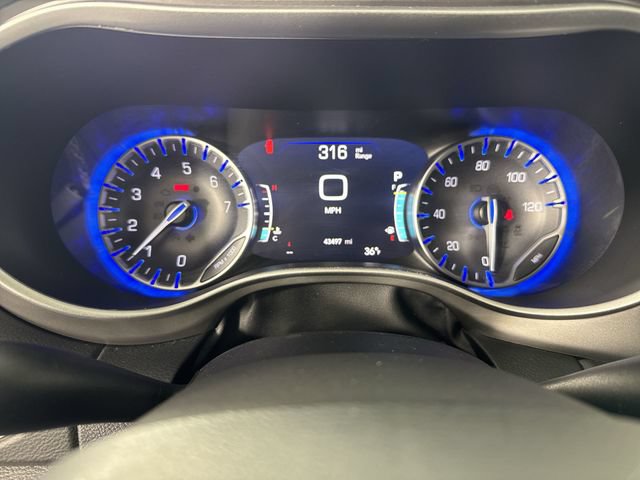 Used 2025 Chrysler Pacifica Select FWD image 16