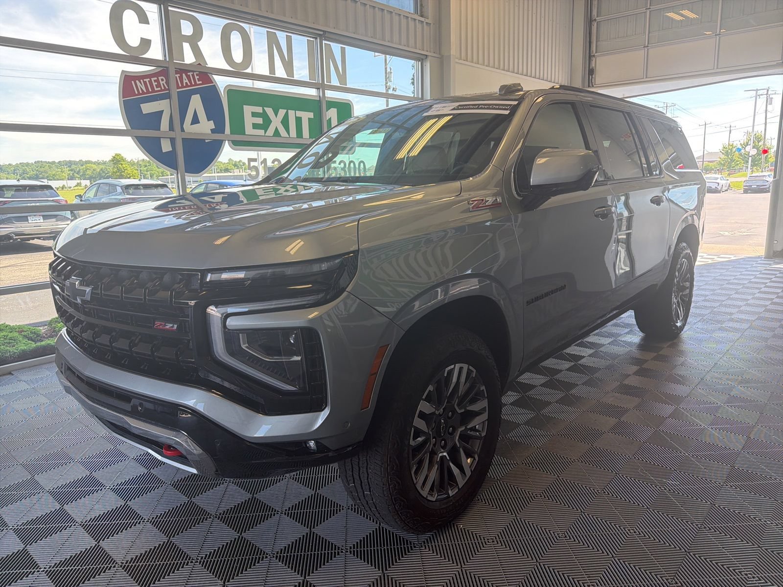 Used 2025 Chevrolet Suburban Z71 AWD/4WD image 3