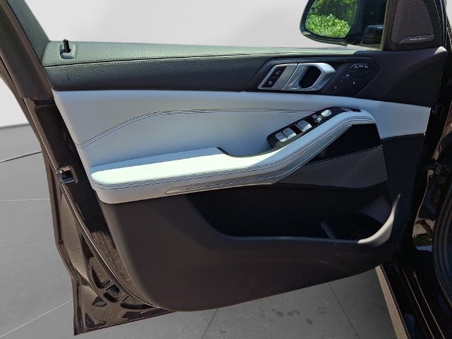 Used 2024 BMW X7 xDrive40i w/ M Sport Package AWD/4WD image 14