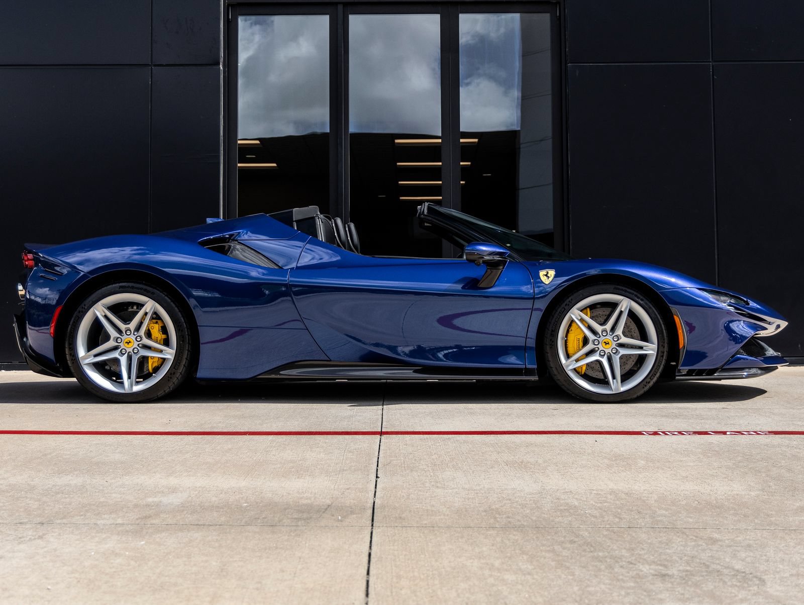 Used 2022 Ferrari SF90 Spider AWD/4WD image 11