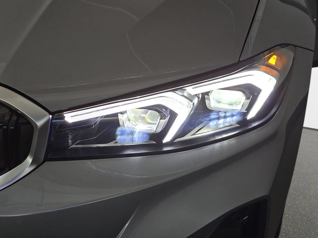 New 2026 BMW 330i xDrive Sedan w/ Premium Package AWD/4WD image 31