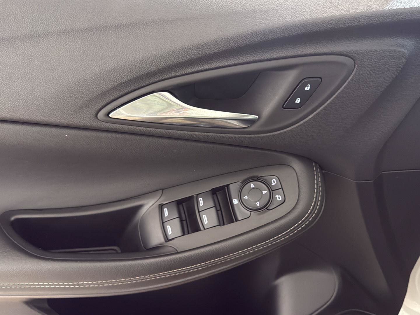 Used 2023 Buick Encore GX Preferred w/ Cold Weather Comfort Package FWD image 12