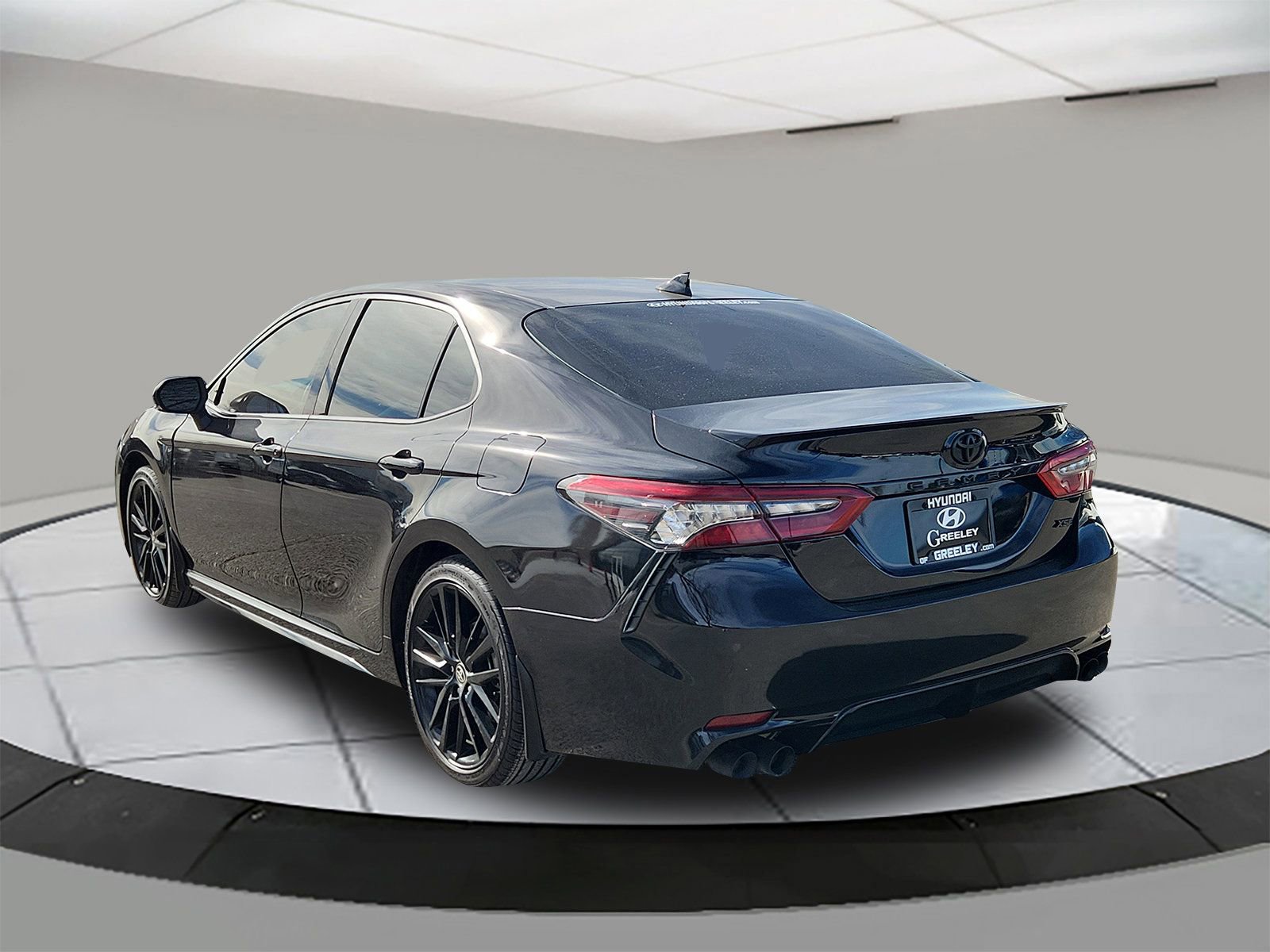 Used 2023 Toyota Camry XSE image 3