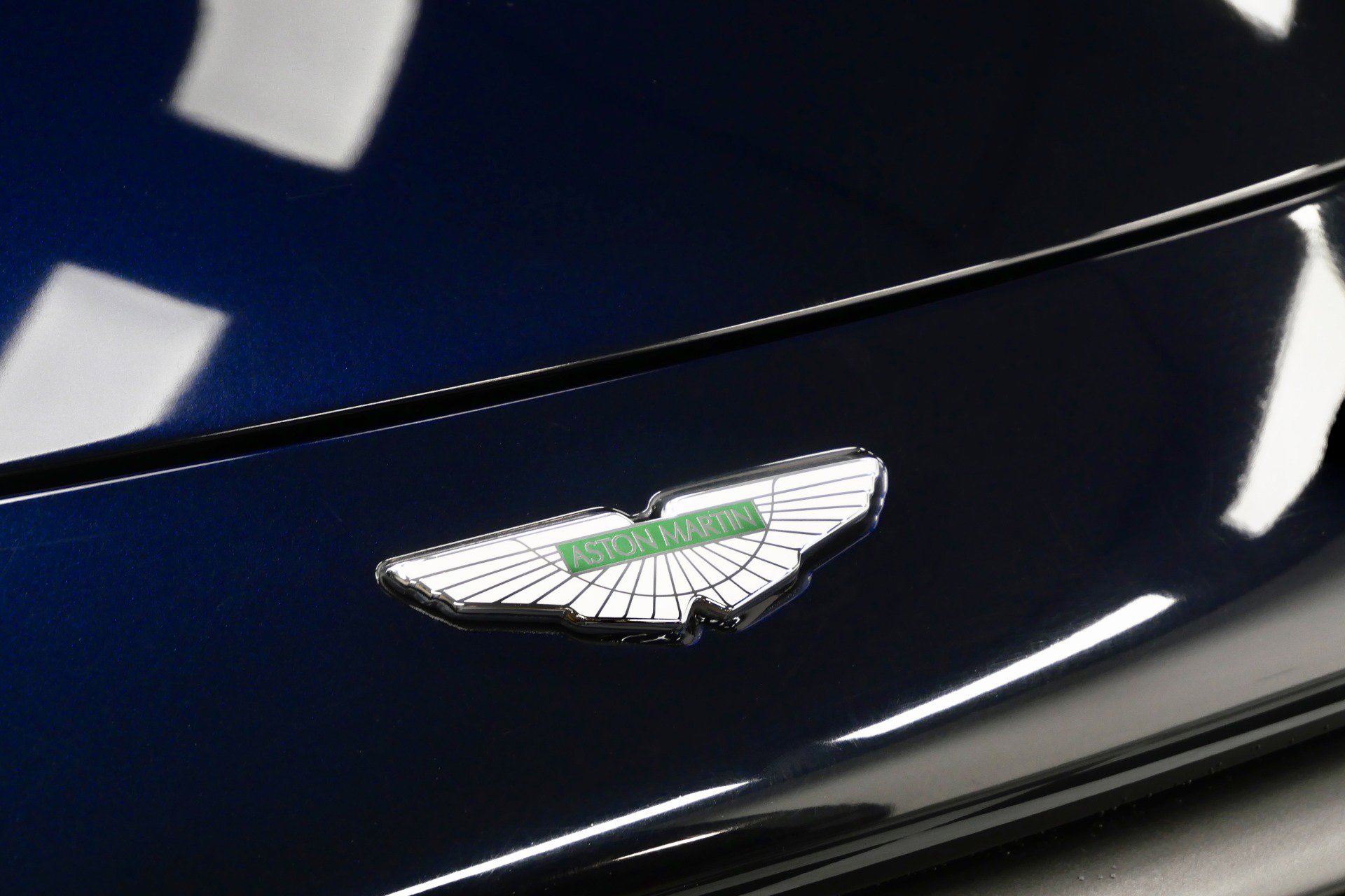 Used 2020 Aston Martin V8 Vantage Coupe image 35