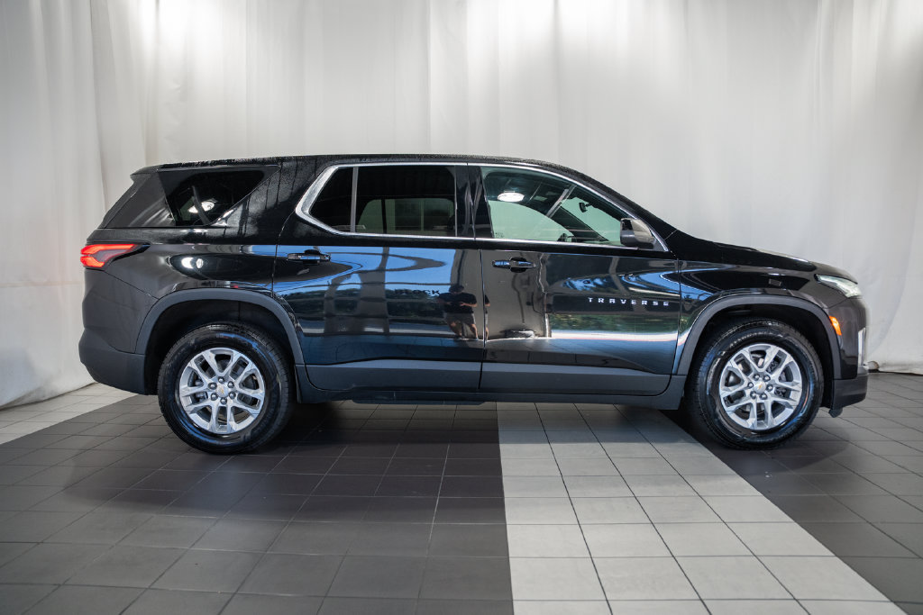 Used 2022 Chevrolet Traverse LS AWD/4WD image 3