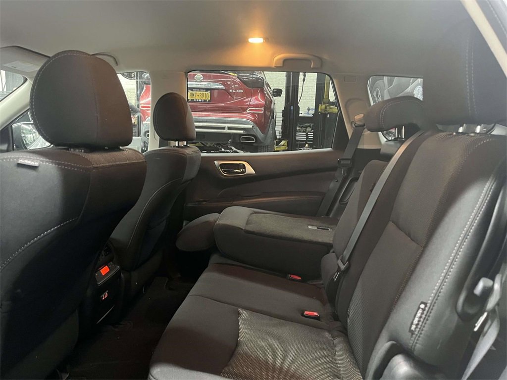 Used 2019 Nissan Pathfinder S image 14