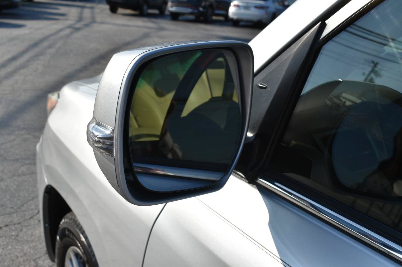 Used 2013 Lexus LX 570 4WD w/ Luxury Pkg image 7