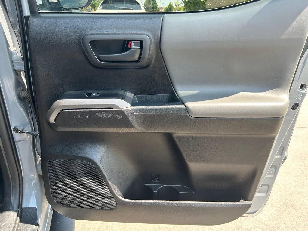 Used 2020 Toyota Tacoma SR5 AWD/4WD image 25
