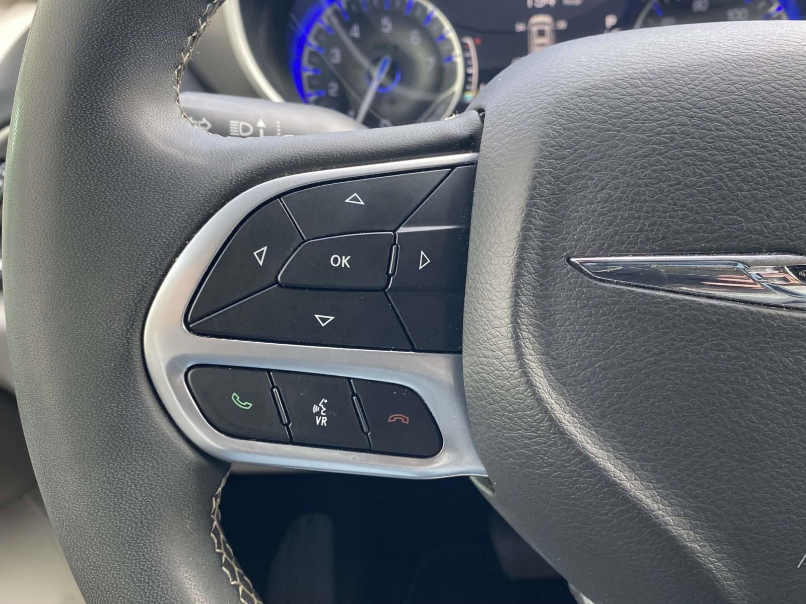 Used 2023 Chrysler Pacifica Touring-L image 22