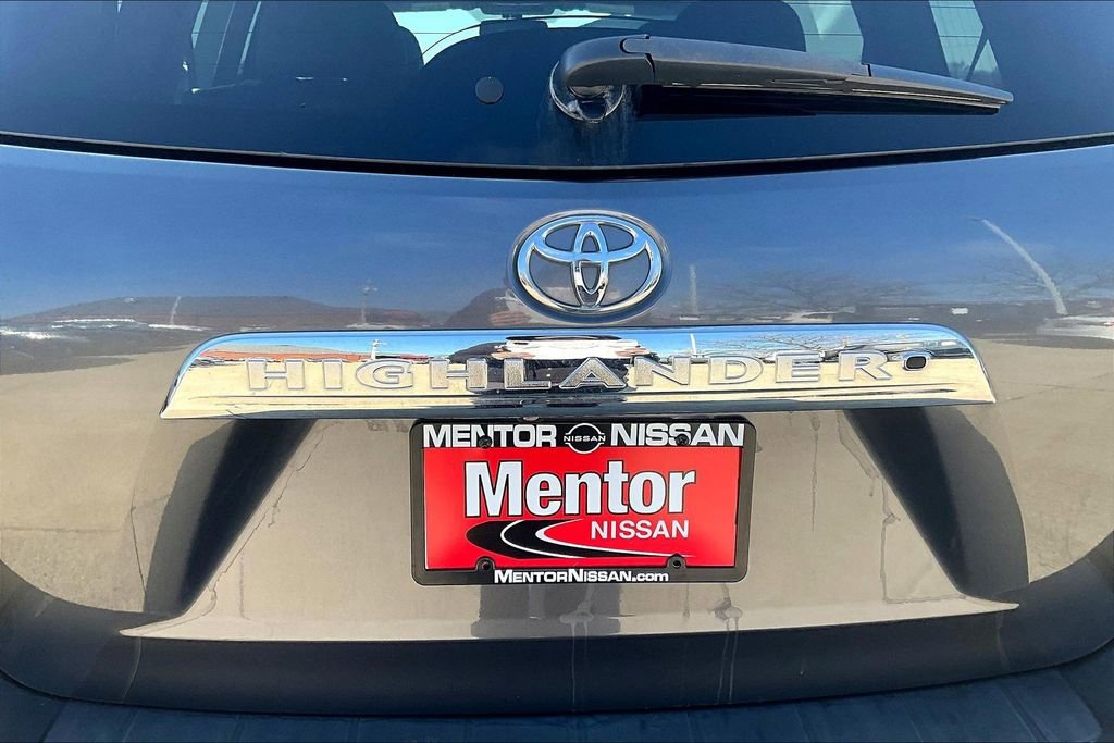 Used 2012 Toyota Highlander SE w/ Tow Pkg image 24