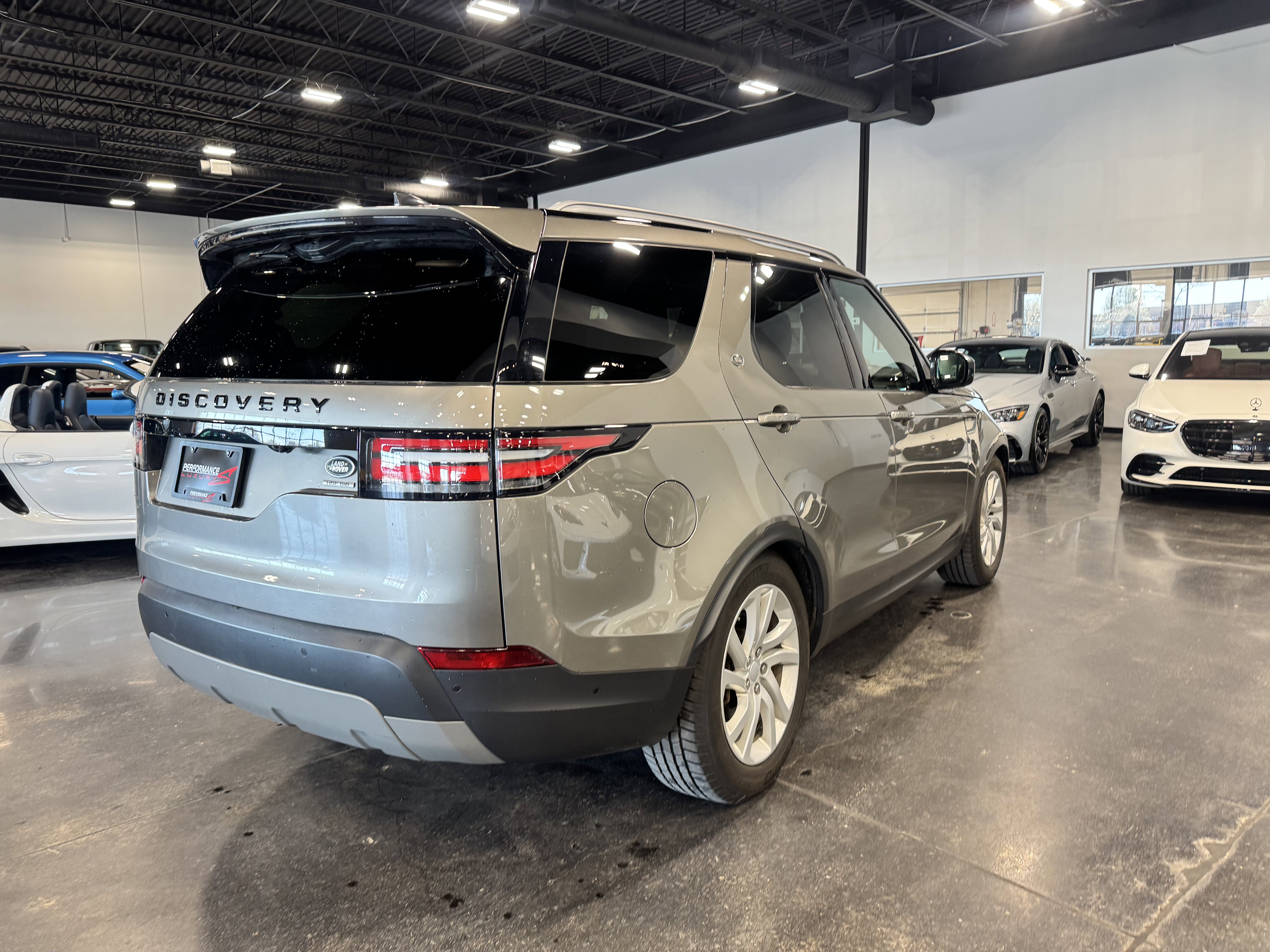 Used 2018 Land Rover Discovery HSE image 20