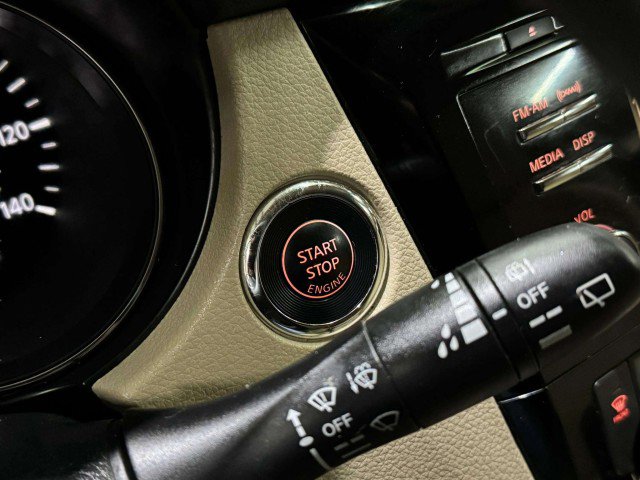 Used 2016 Nissan Rogue SV image 46