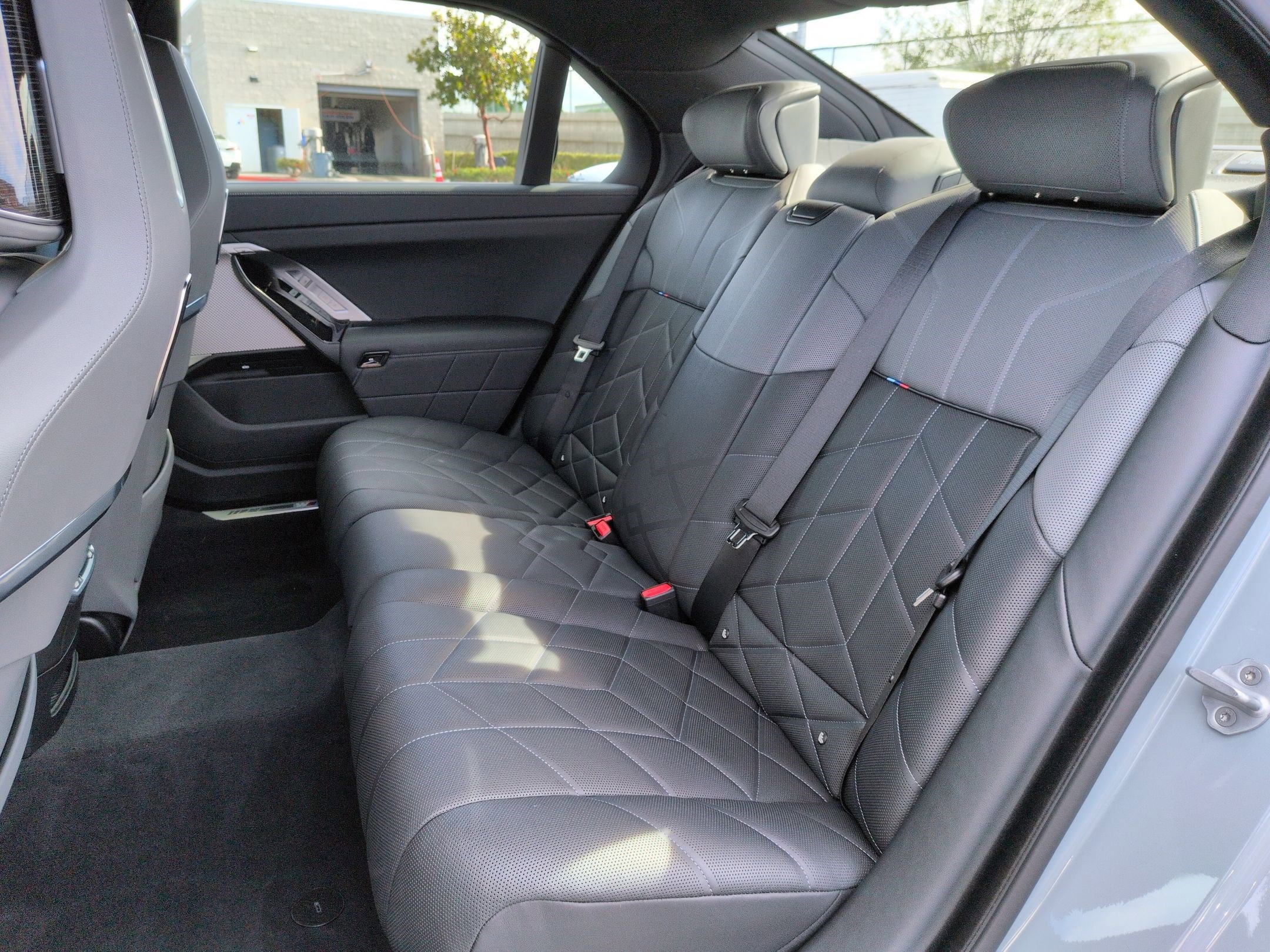 Used 2025 BMW i7 xDrive60 w/ Executive Package image 31