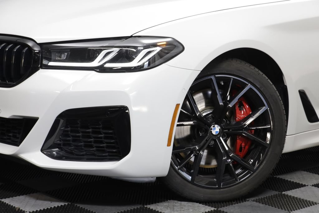Used 2023 BMW 540i xDrive w/ M Sport Package AWD/4WD image 3