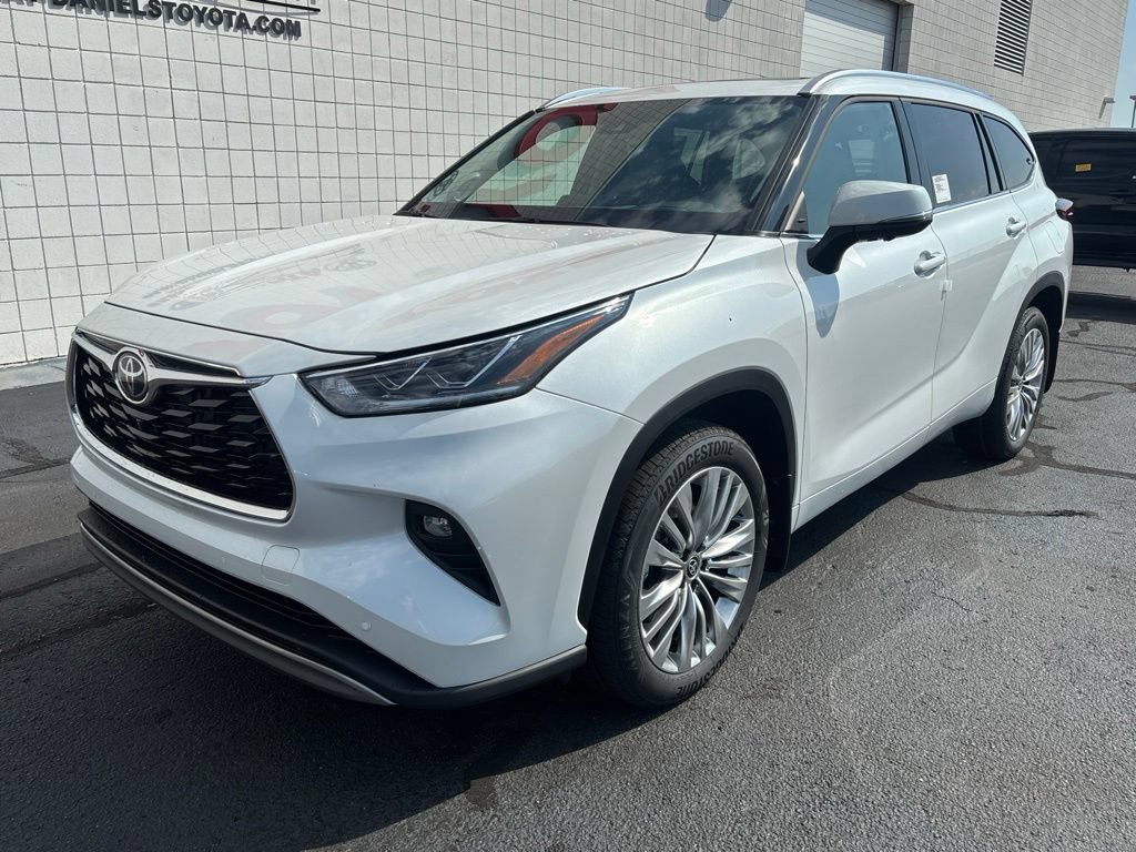 New 2026 Toyota Highlander Platinum