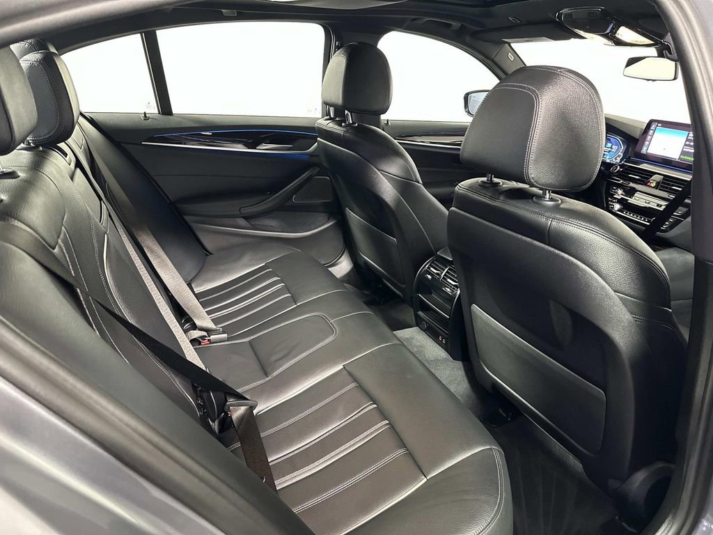 Used 2023 BMW 530e xDrive w/ Premium Package image 34