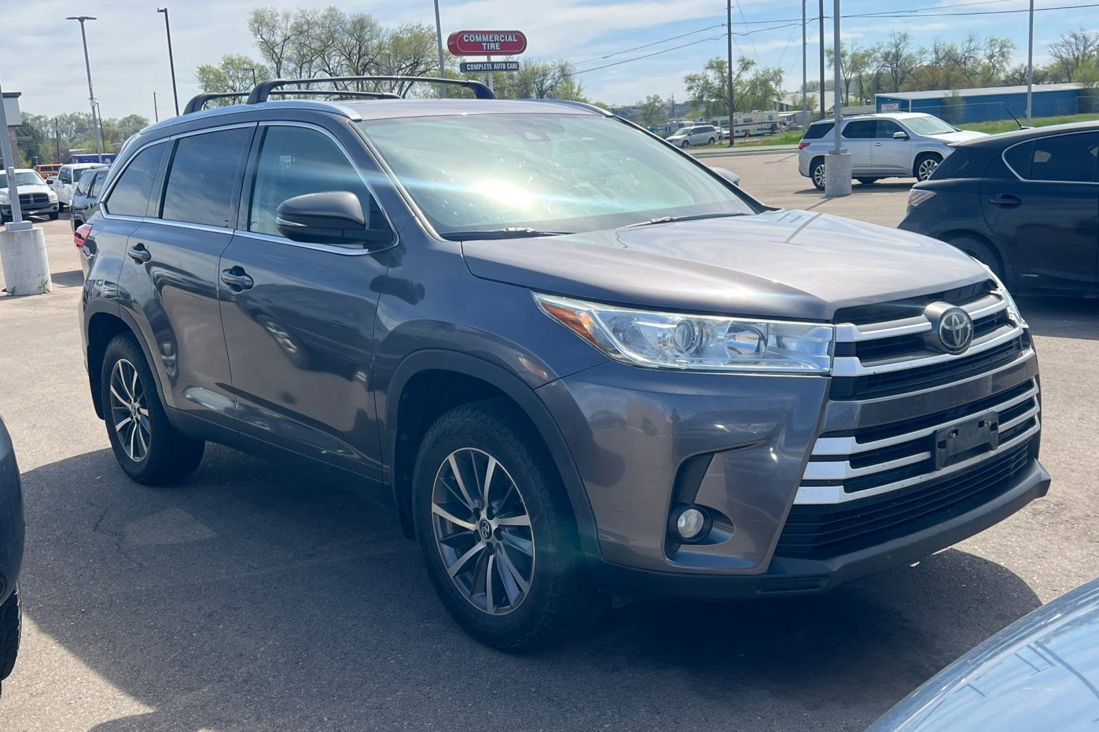 Used 2019 Toyota Highlander XLE image 2