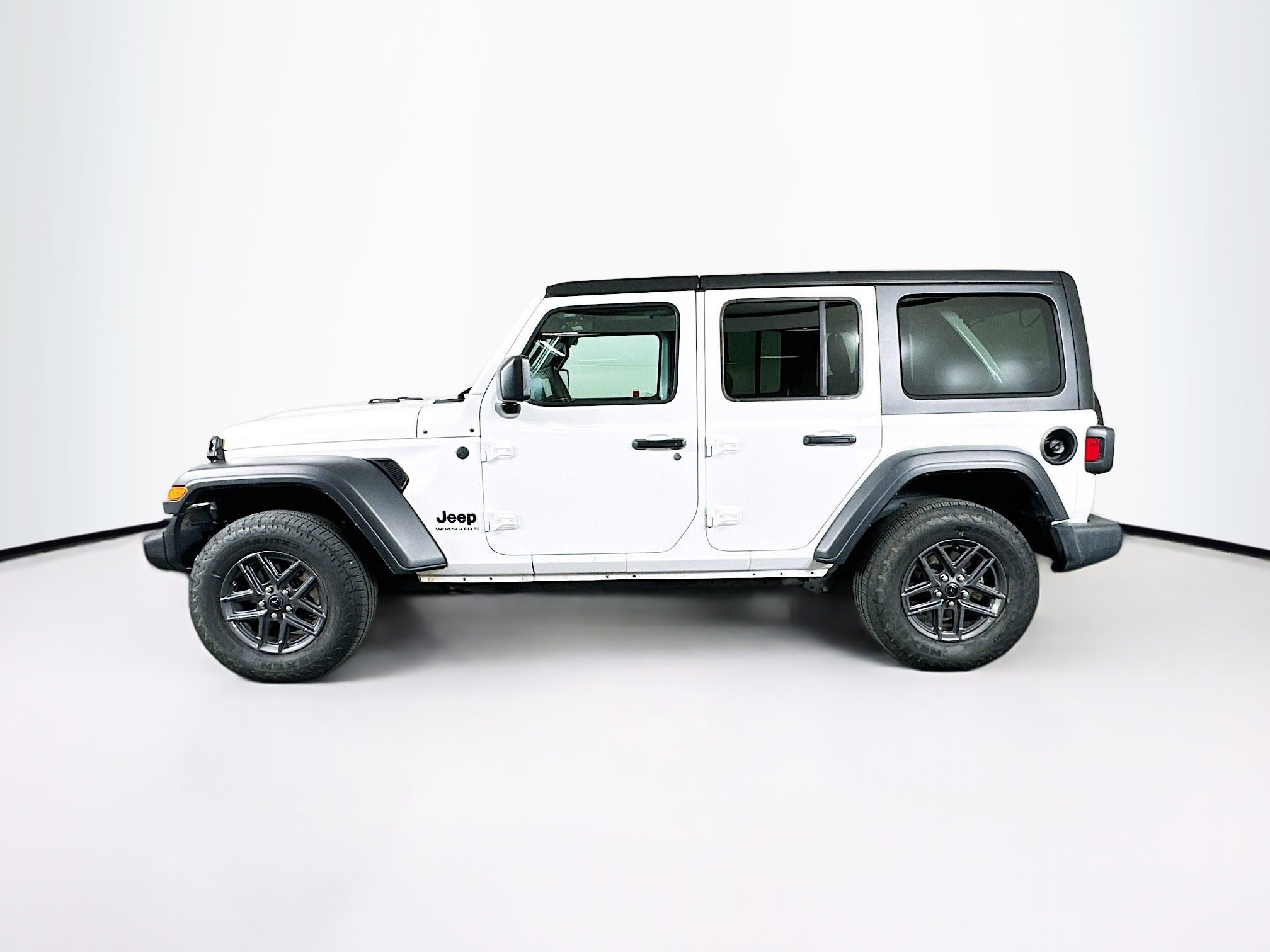 Used 2025 Jeep Wrangler Sport S image 4