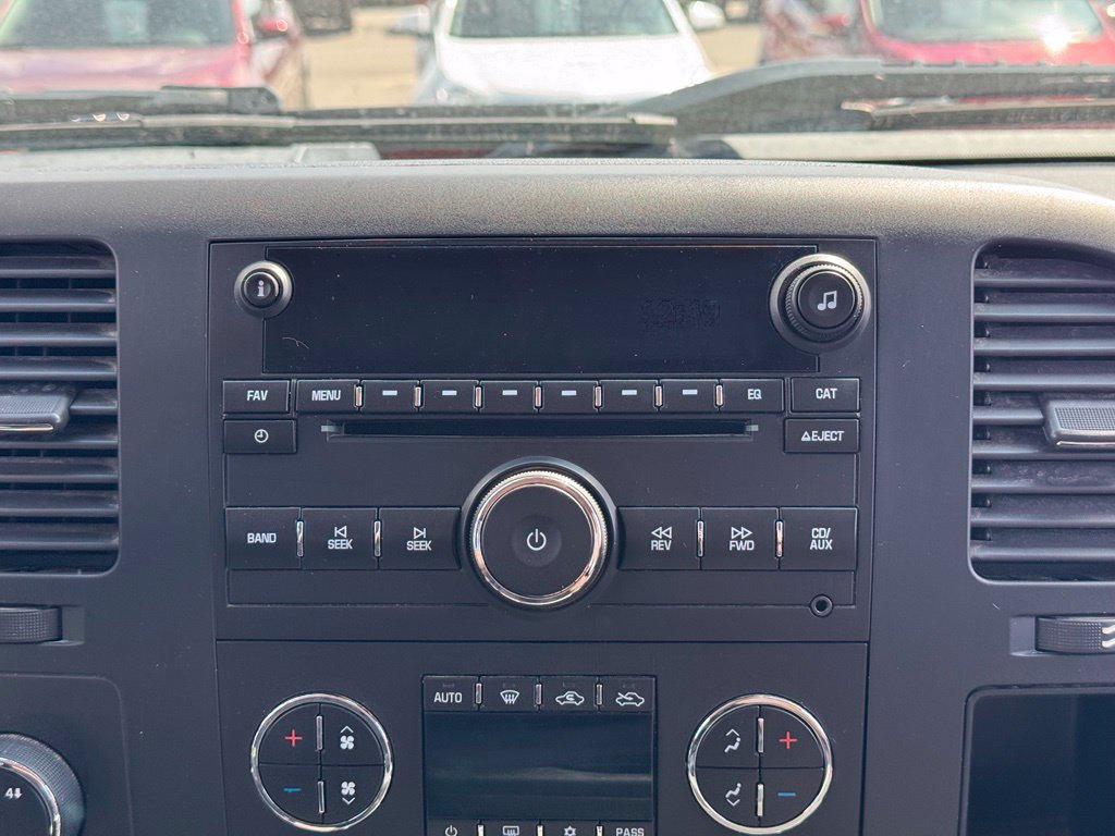 Used 2011 GMC Sierra 2500 SLE w/ SLE Preferred Package AWD/4WD image 3