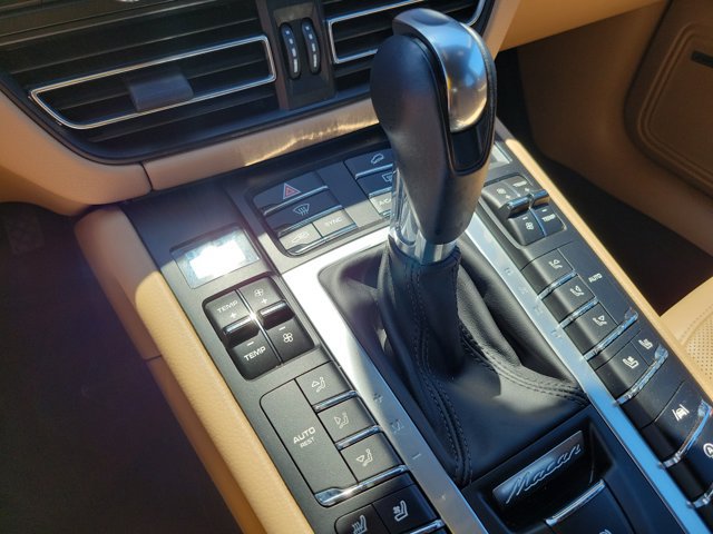 Certified 2020 Porsche Macan AWD/4WD image 33