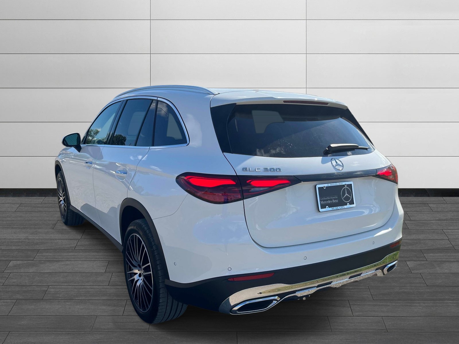 Certified 2025 Mercedes-Benz GLC 300 image 5