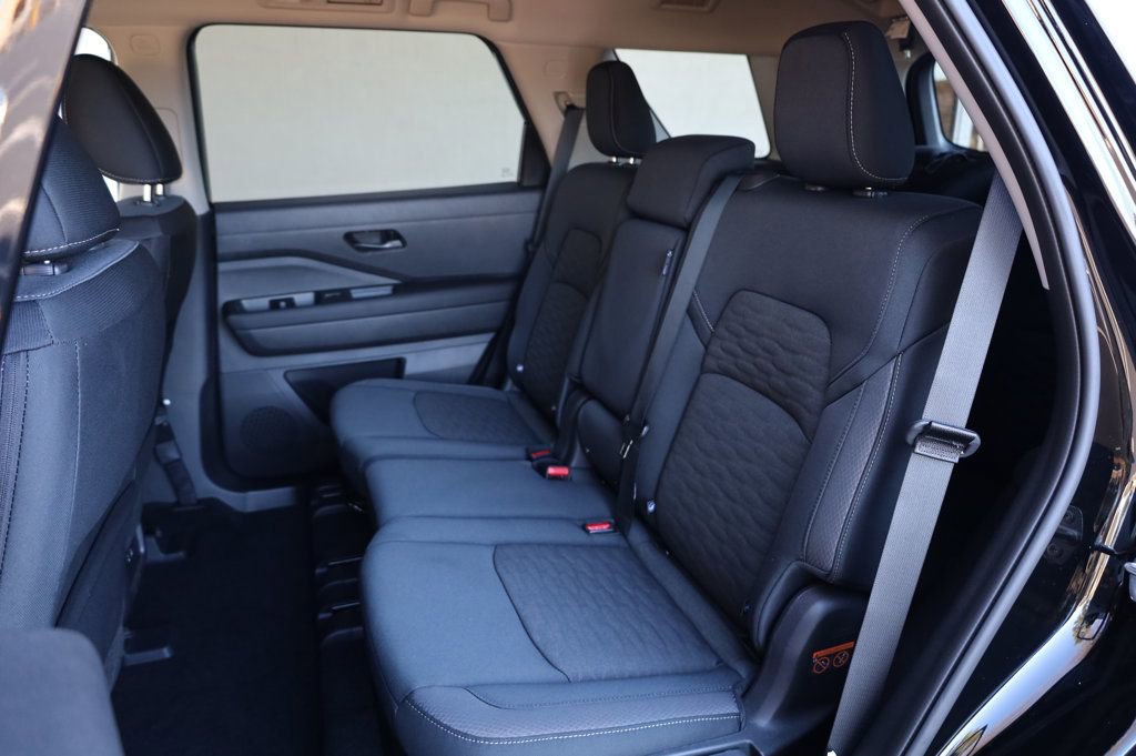 Used 2025 Nissan Pathfinder SV image 21