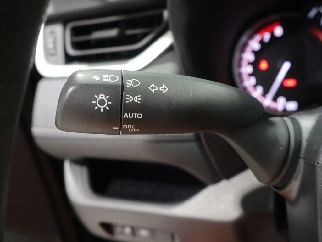 Used 2025 Toyota RAV4 XLE FWD image 34
