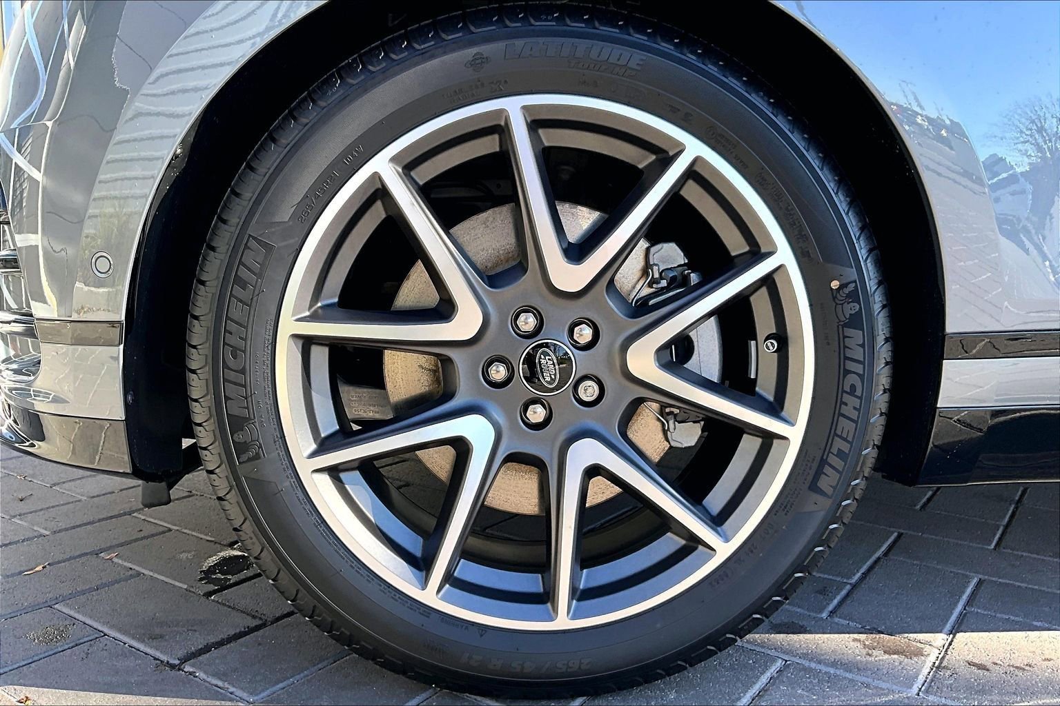 New 2026 Land Rover Range Rover Velar Dynamic SE image 12