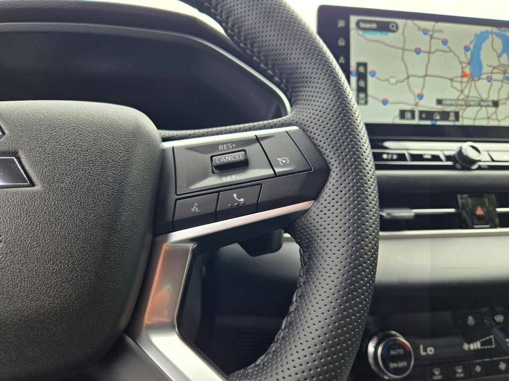 New 2026 Mitsubishi Outlander LE AWD/4WD image 26