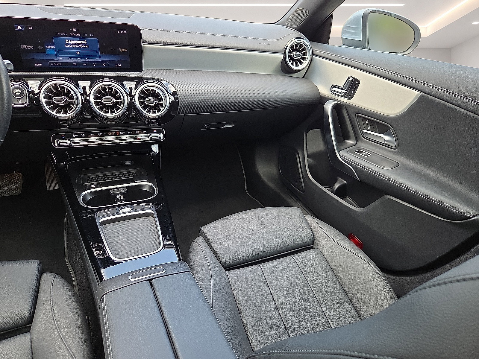 Used 2025 Mercedes-Benz CLA 250 4MATIC image 12
