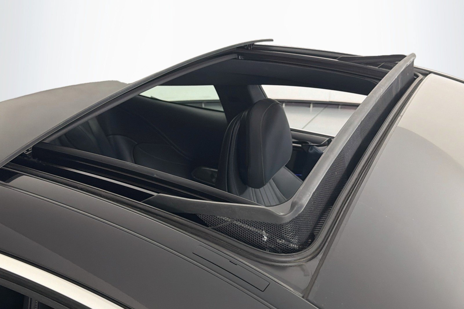 Used 2025 Mercedes-Benz CLE 300 4MATIC Coupe image 22