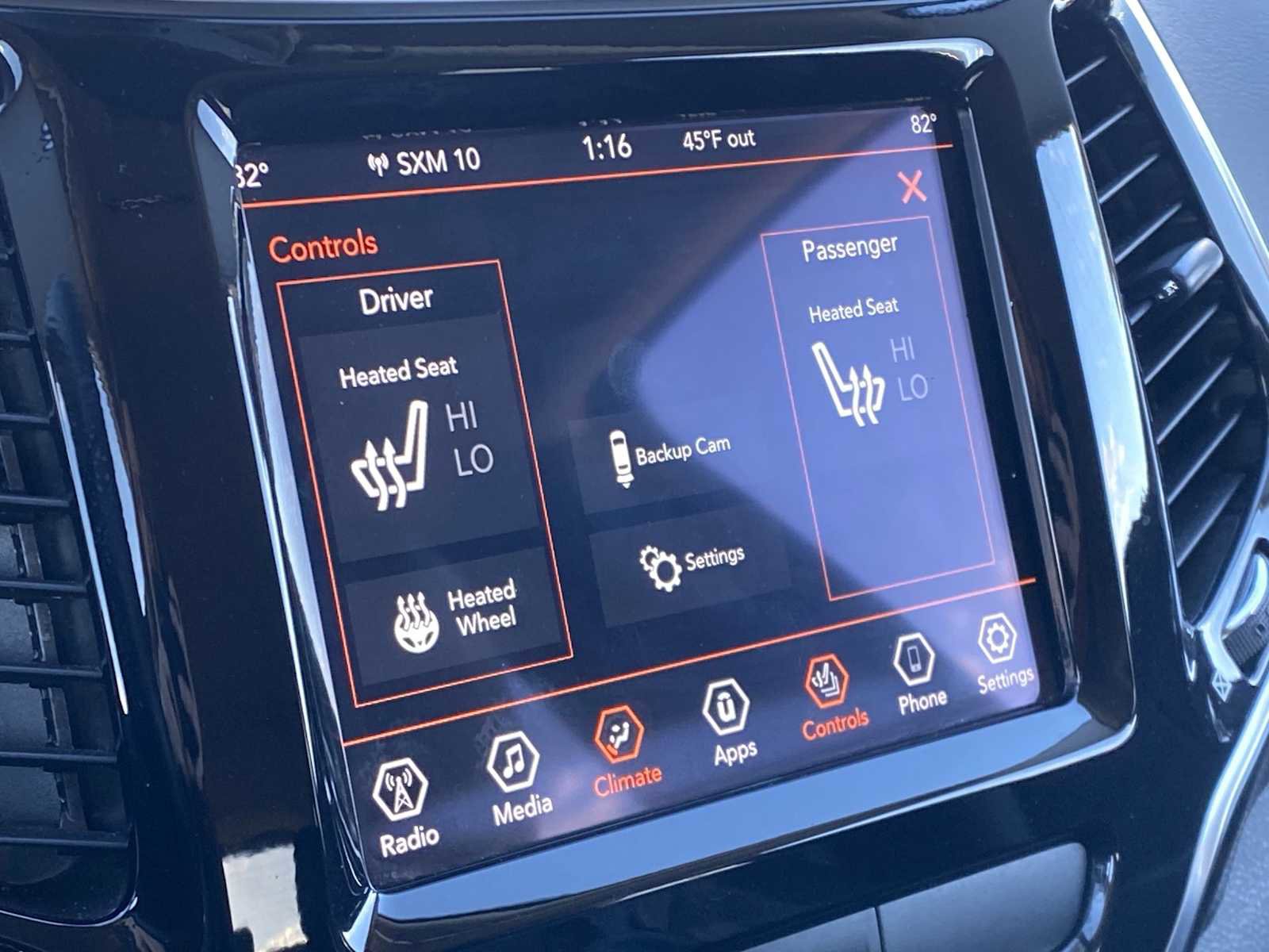 Used 2019 Jeep Cherokee Limited image 29