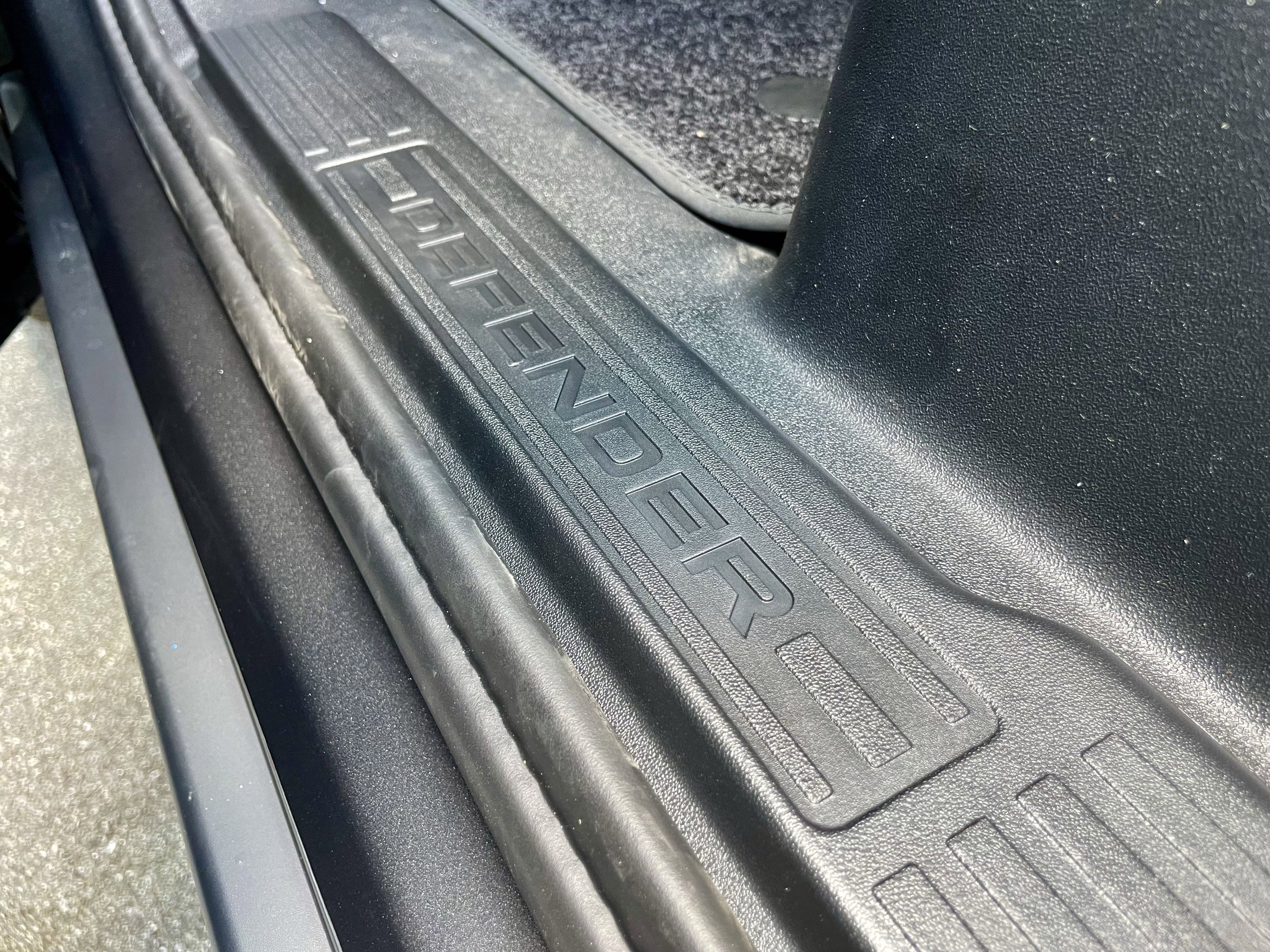 New 2025 Land Rover Defender 90 X-Dynamic SE image 37