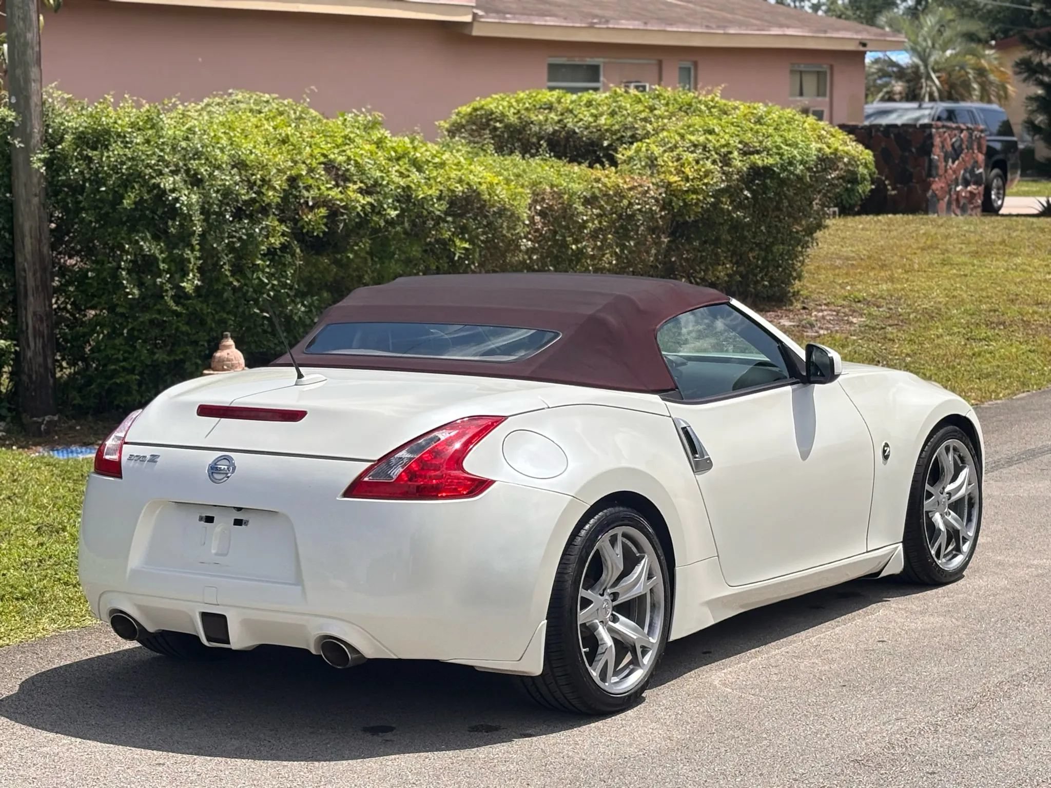 Used 2012 Nissan 370Z Touring w/ Sport Pkg RWD image 4